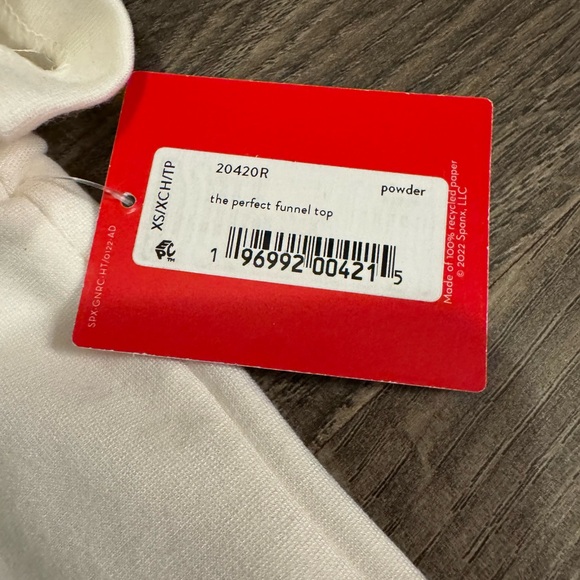 NWT Spanx Perfect Funnel Top - Picture 3 of 6